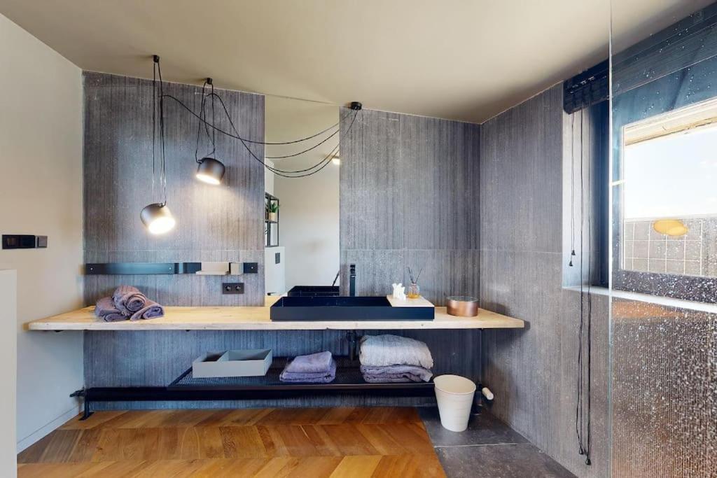 Stylovy Loft S Ohromnou Terasou Apartment Bratislava Bagian luar foto